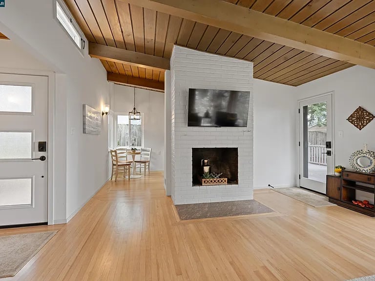 256 Fairlawn Dr