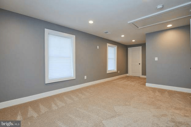 Tour of 70 North Laycock in Hamilton, Virginia