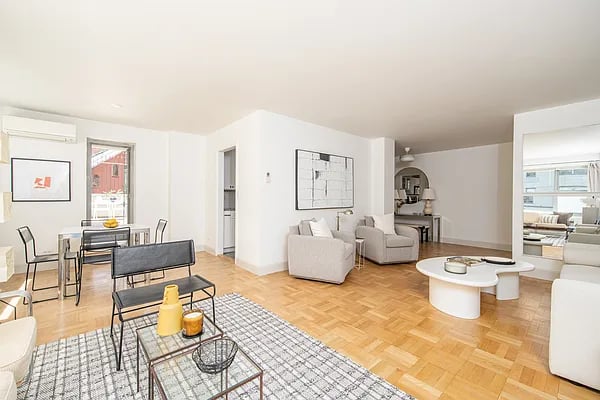 2 fifth Avenue #2T