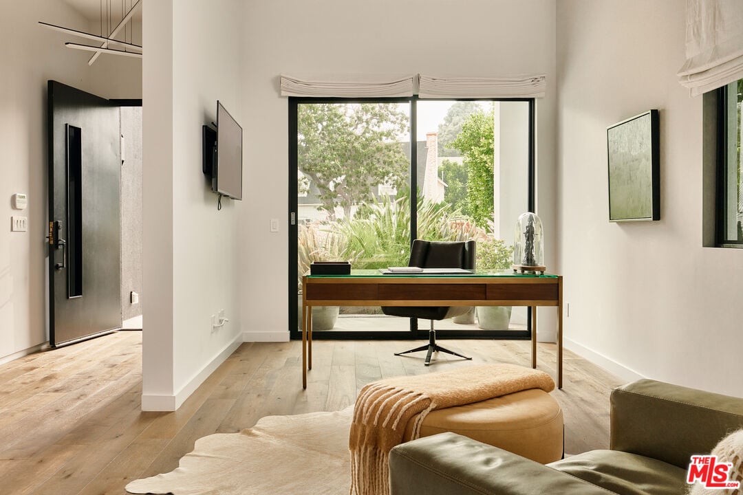 N Bowling Green Way, 90049