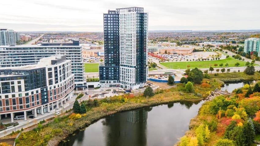 2495 Eglinton Avenue W 1703