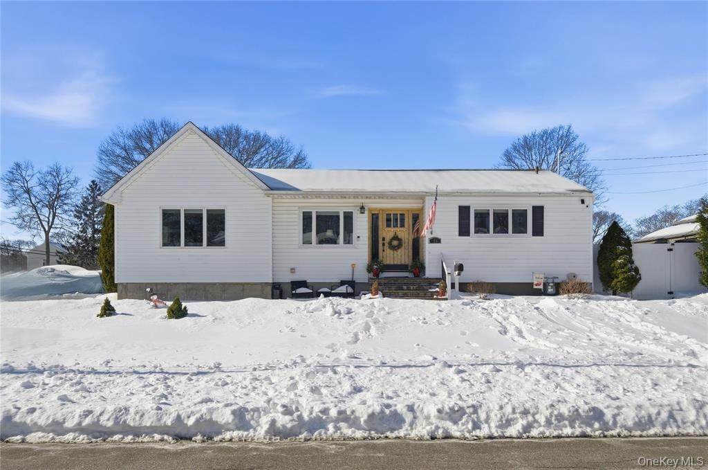 44 Campbell Lane, East Islip, New York 11730