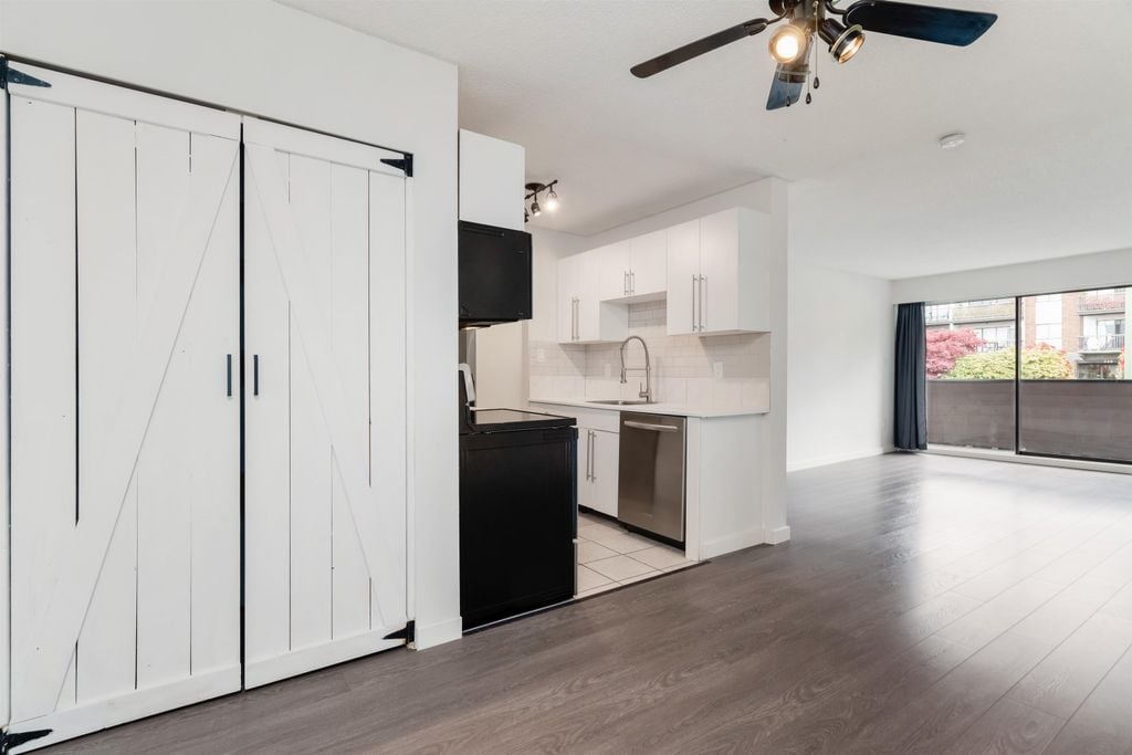 341 W 3rd St, #203