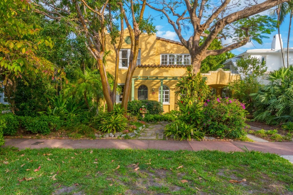 Chic Miami Beach Med-Deco Landmark Sells!