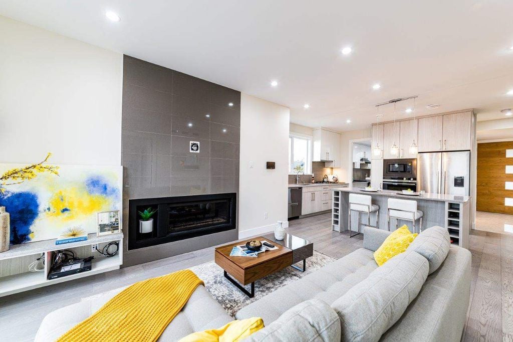 339 W 26th St