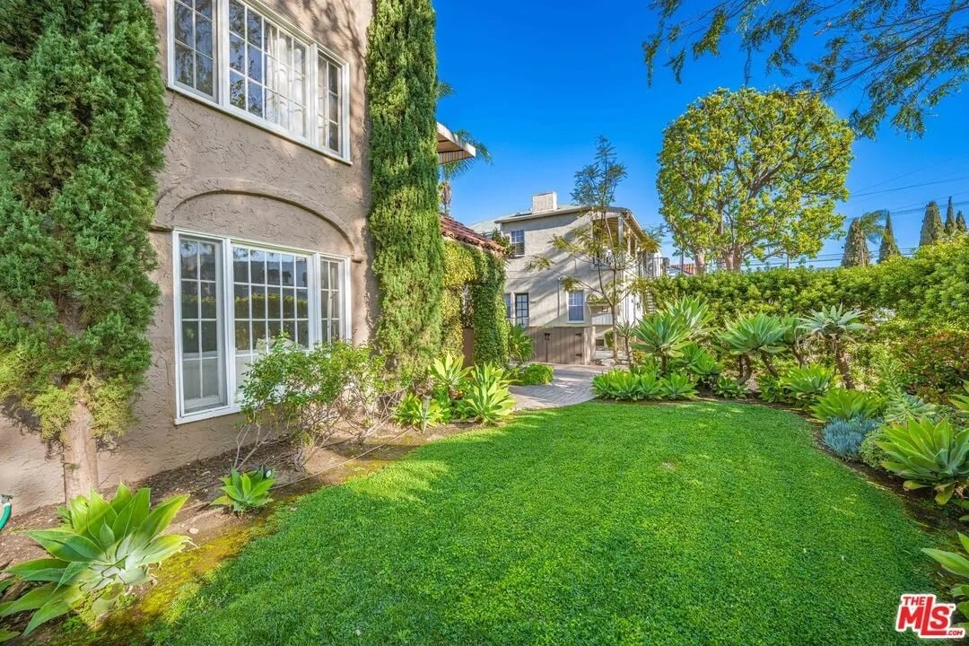 745 Hayworth Ave.