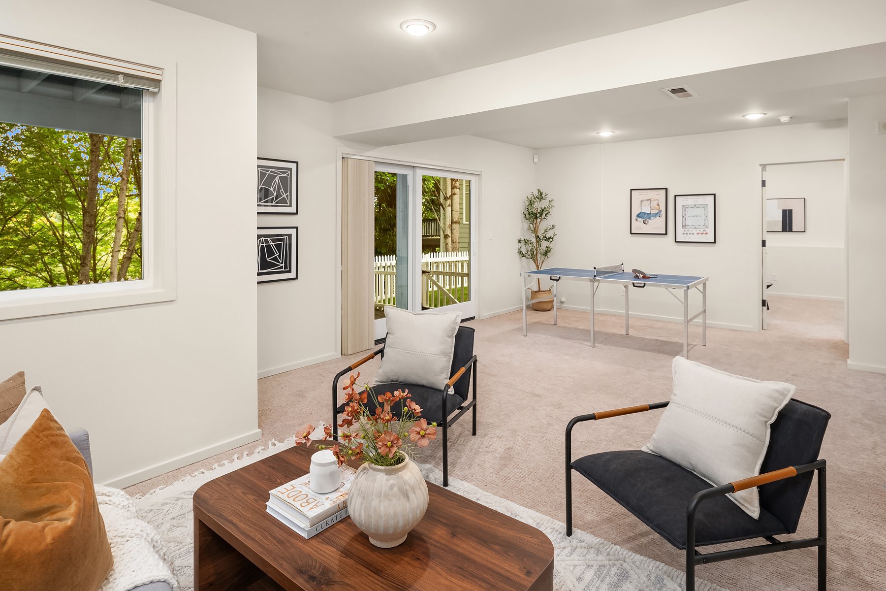 Quiet Elegance in Kirkland: Ideal Location & Natural Beauty