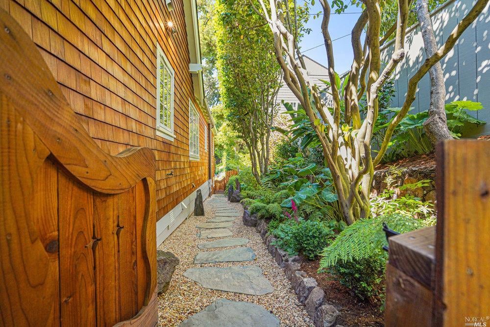 174 San Carlos Ave