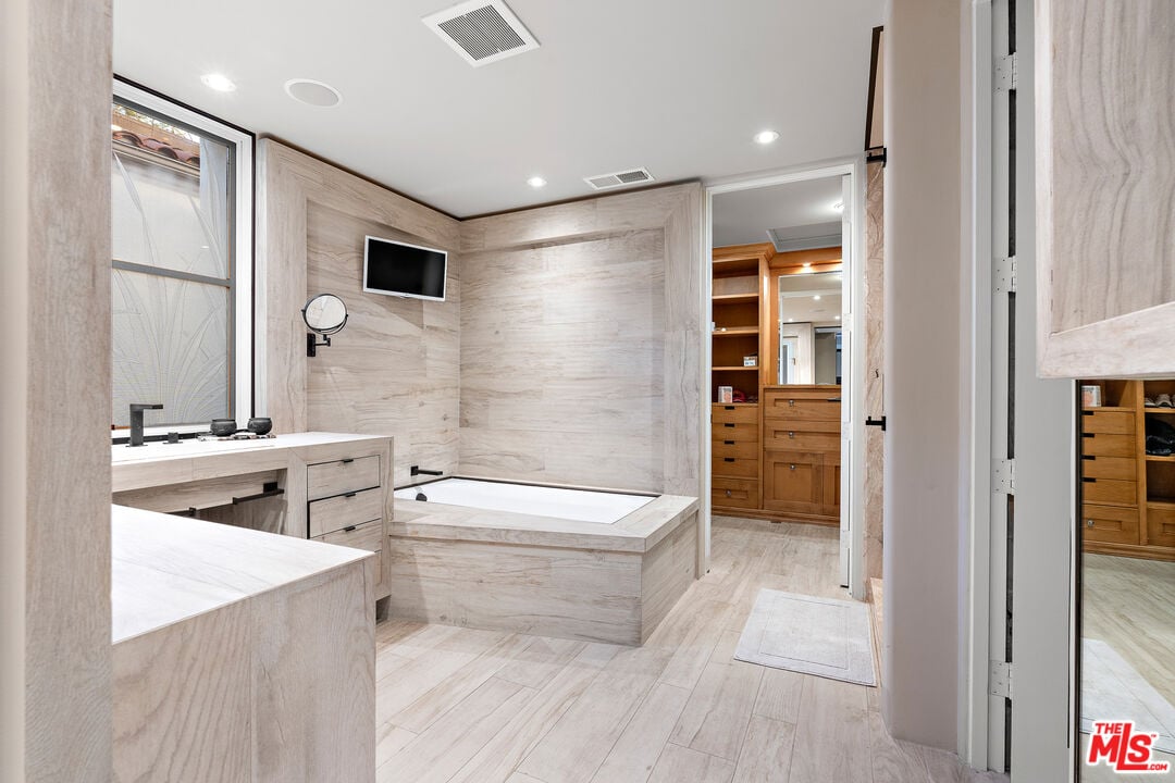 Century Woods Dr, 90067