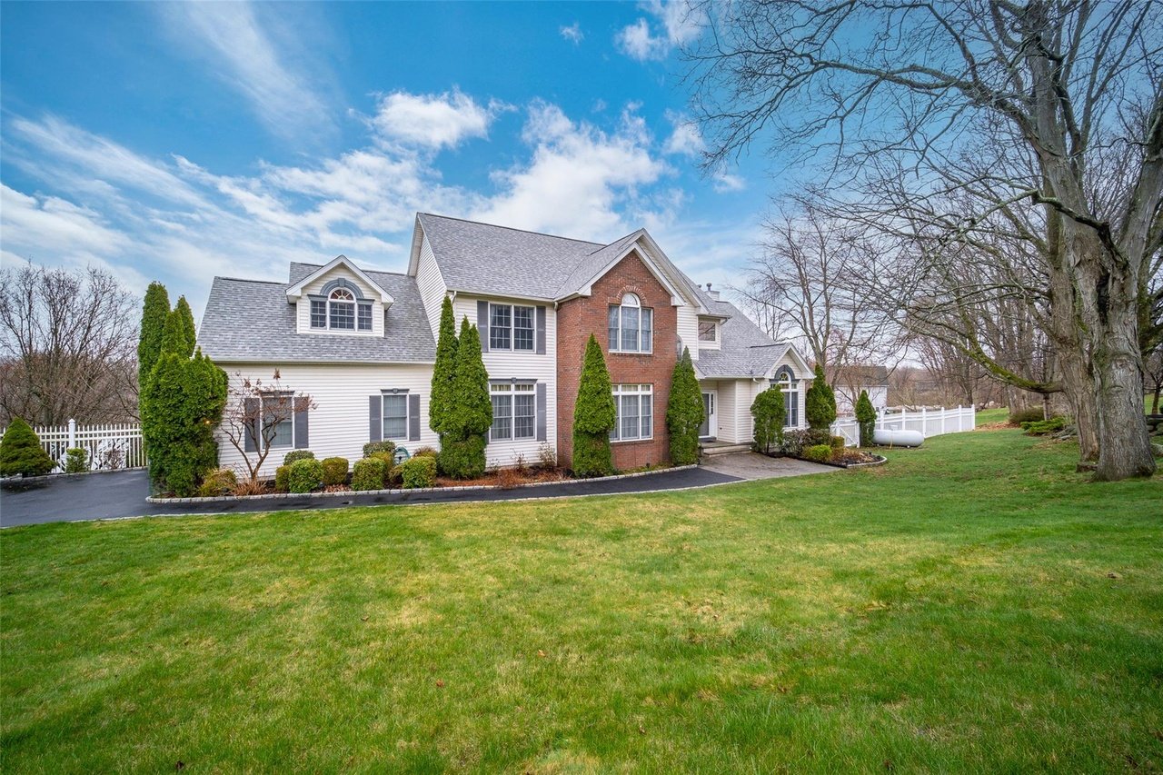 48 Duke Drive