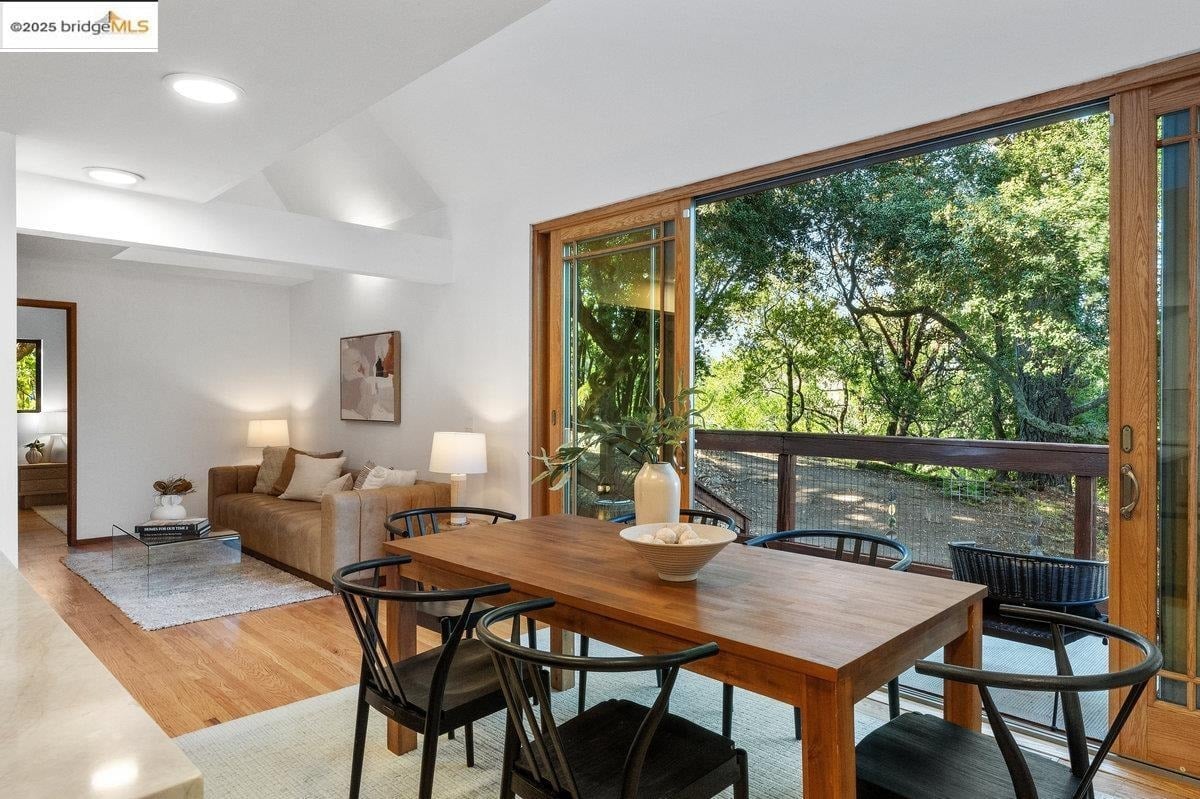 2112 Manzanita Dr