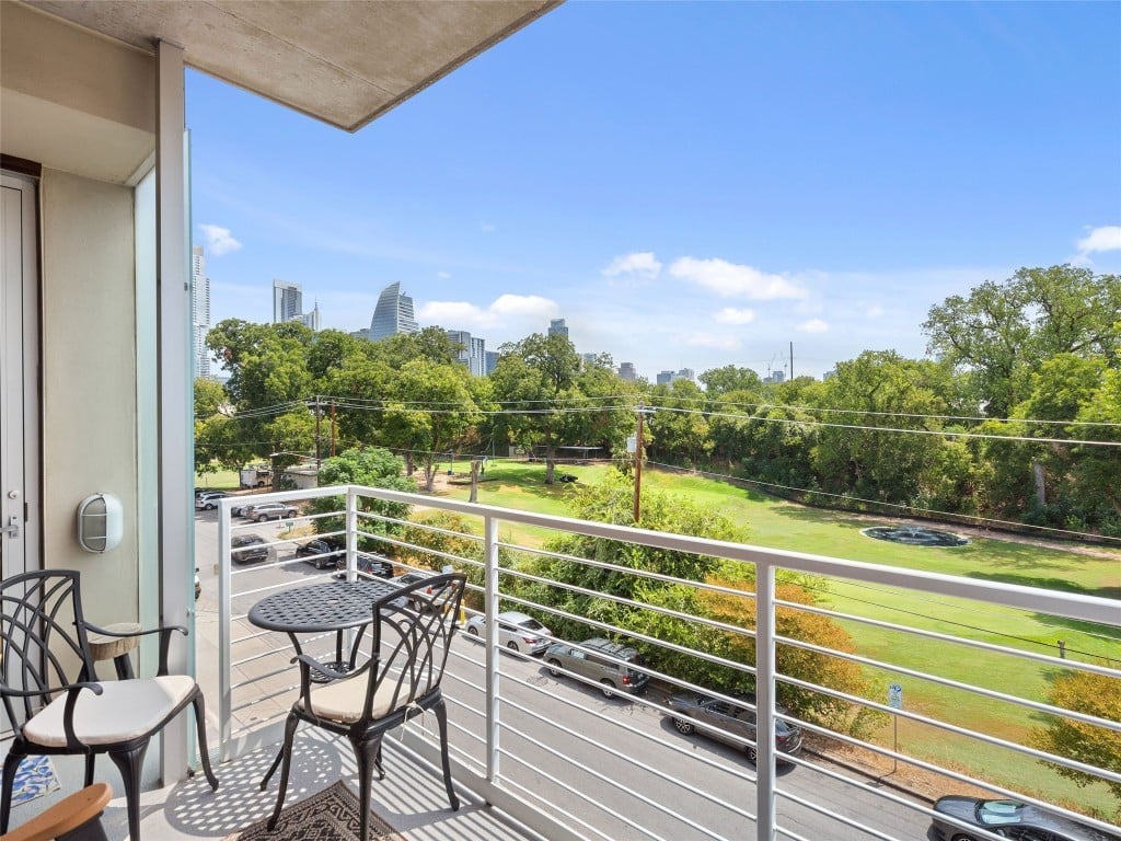 210 Lee Barton Dr #401