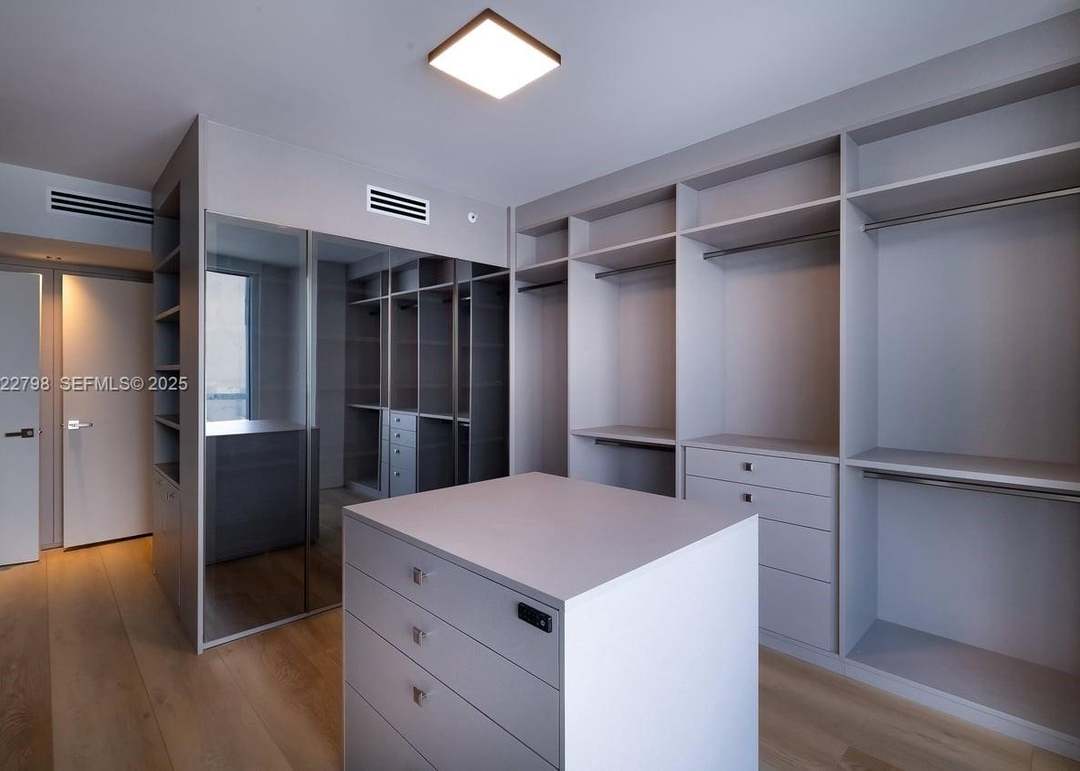 465 Brickell Ave #5701