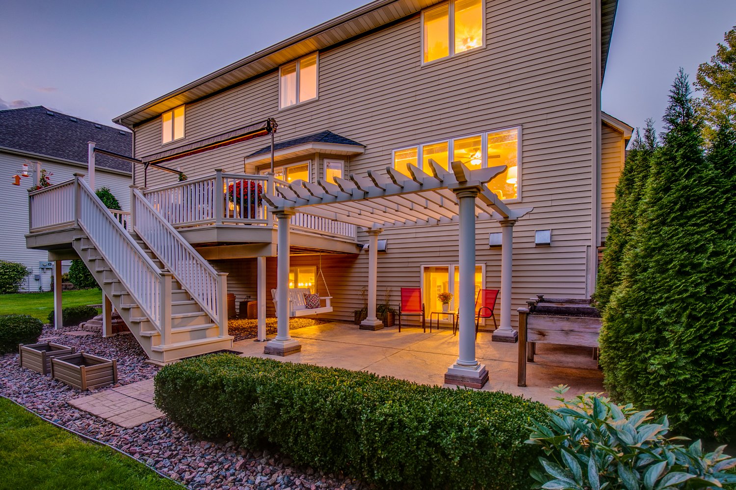 Beautiful 2-Story in Desirable OakParke Estates