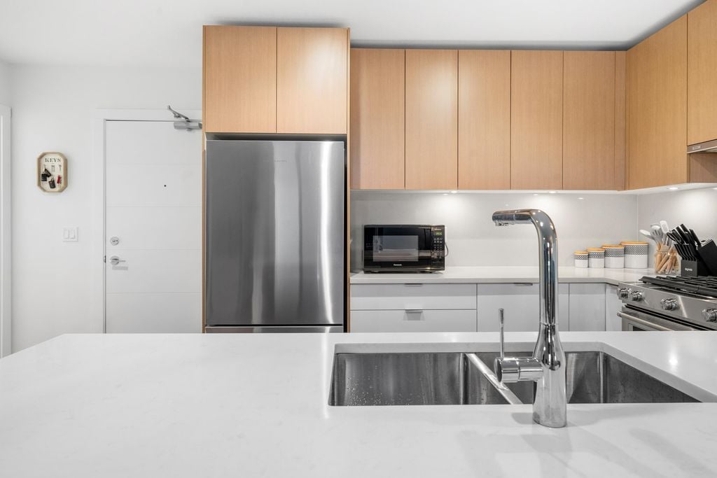 108 E 8th St, #214
