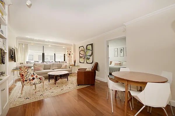 16 W 16th St