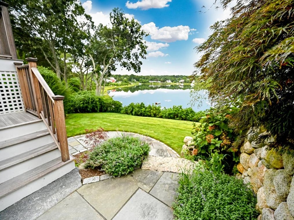 114 Hines Point
