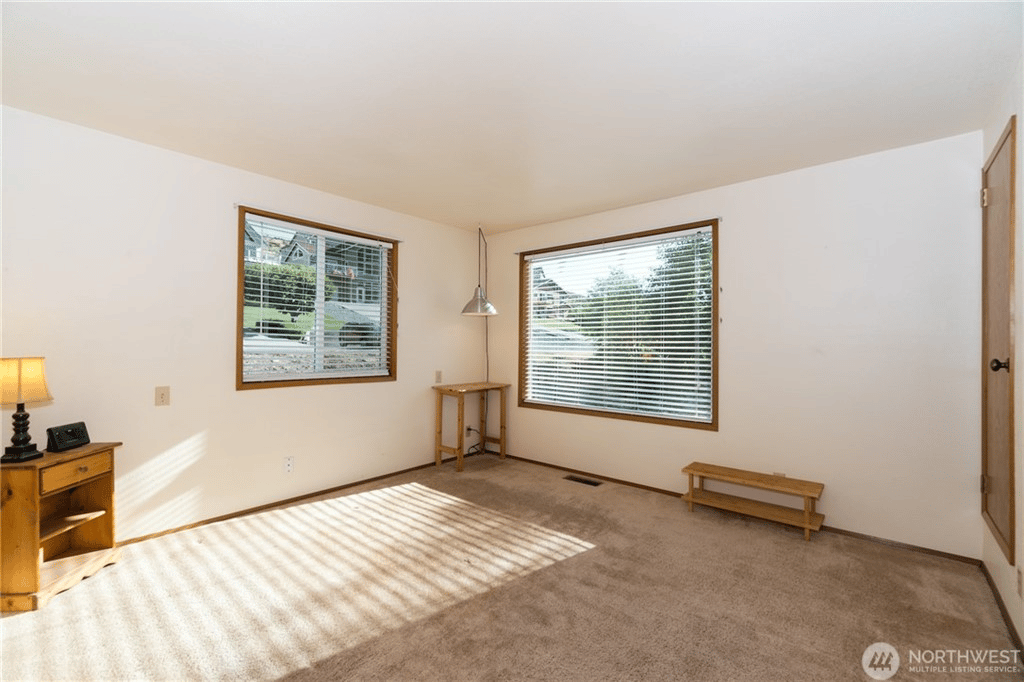 325 W Beach Dr