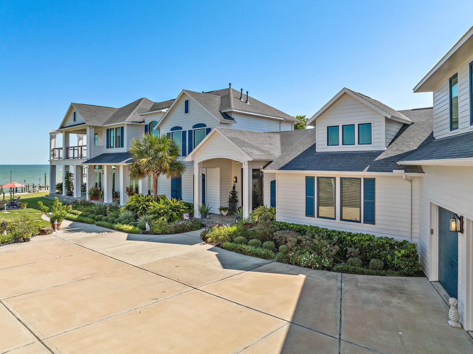 4023 Bayshore Dr