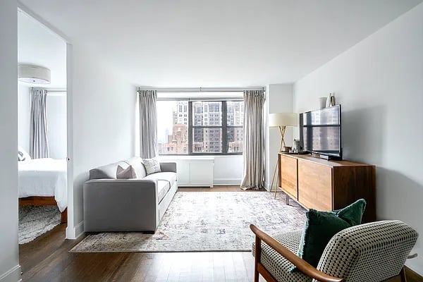 305 E 40TH Street Unit: 21C