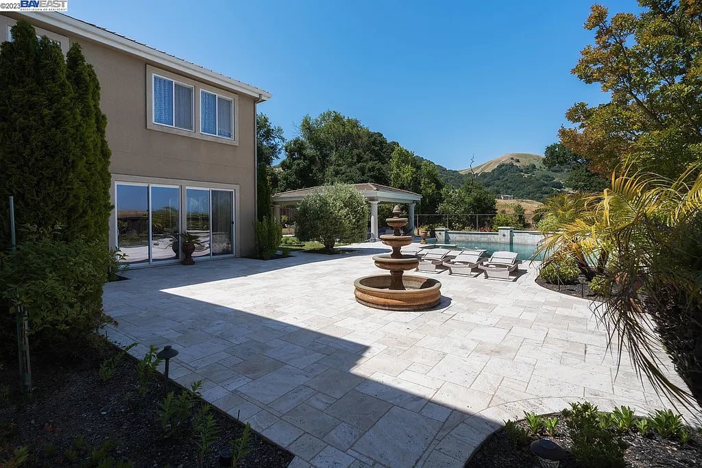 536 Kingsbridge Ct