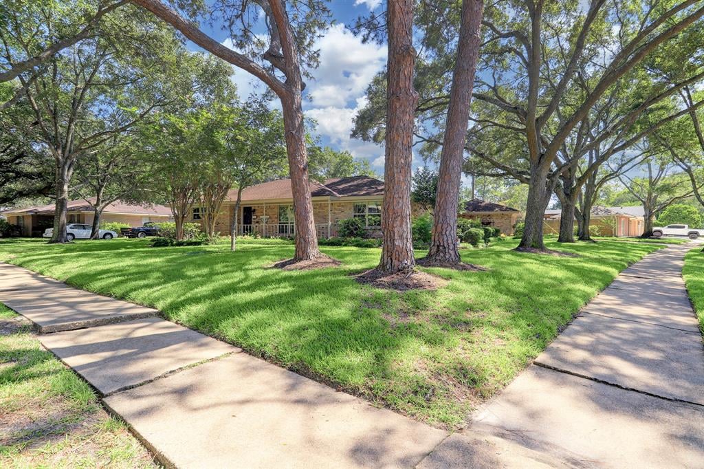 5627 Briarbend Dr