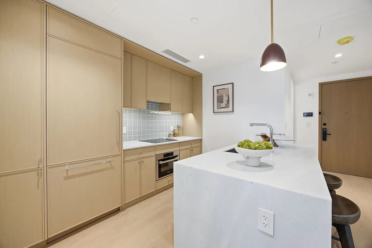 24-01 Queens Plaza North Unit: 206