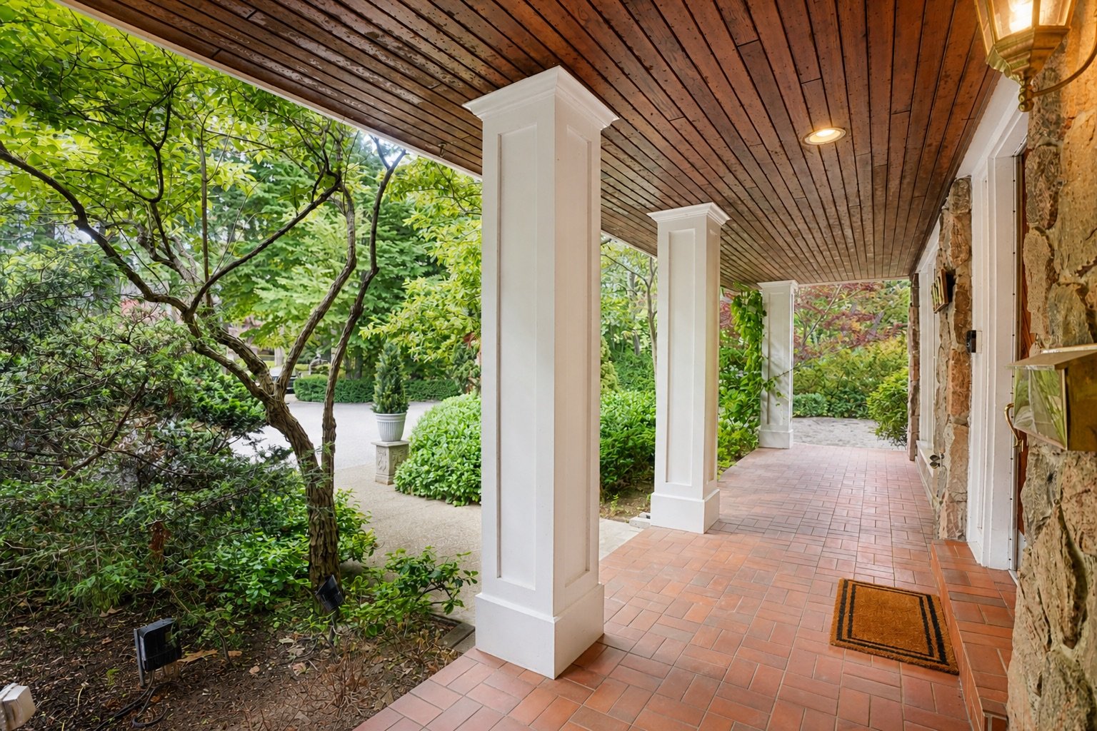 5052 Lakeshore Road, Burlington