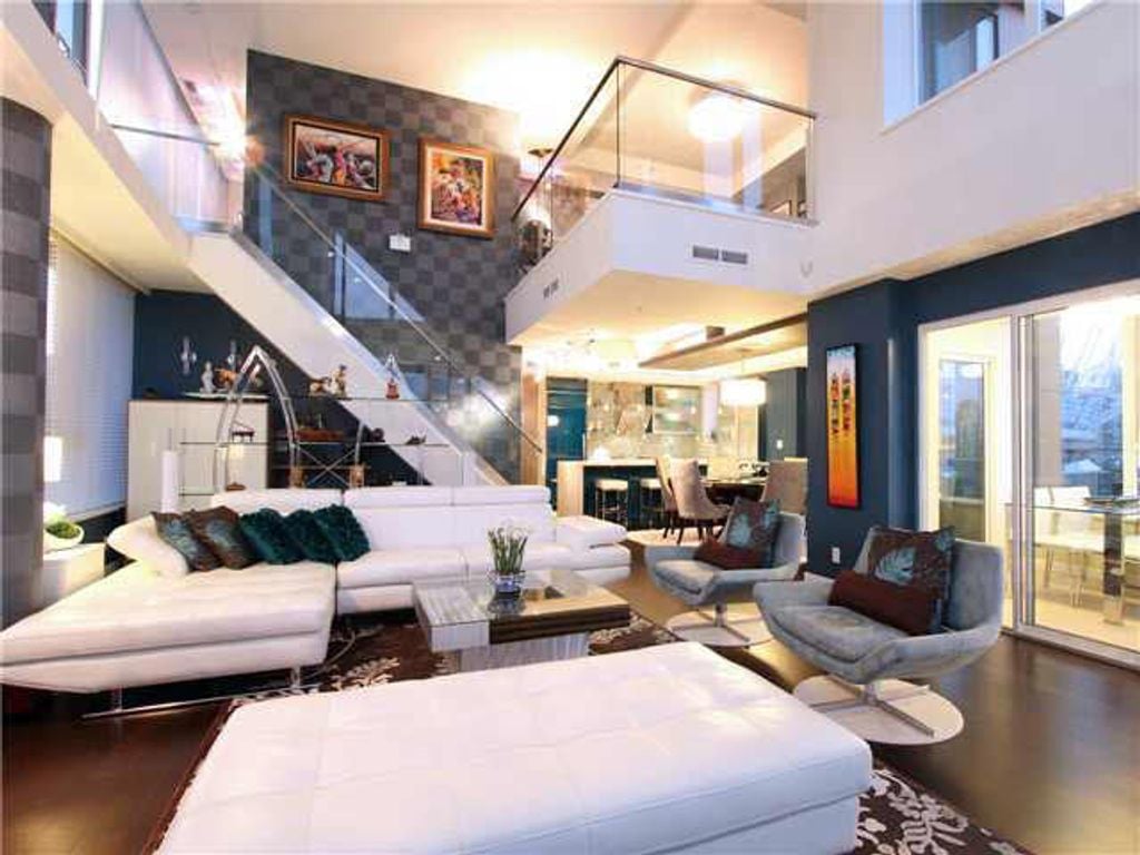 9 Smithe Mews #1100
