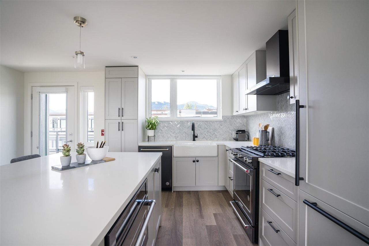 525 E 2nd St, #422