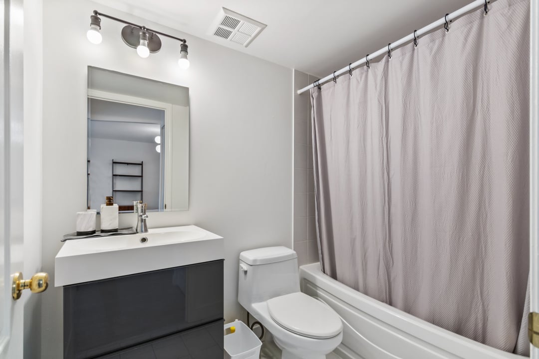 398 Eglinton Avenue E #611