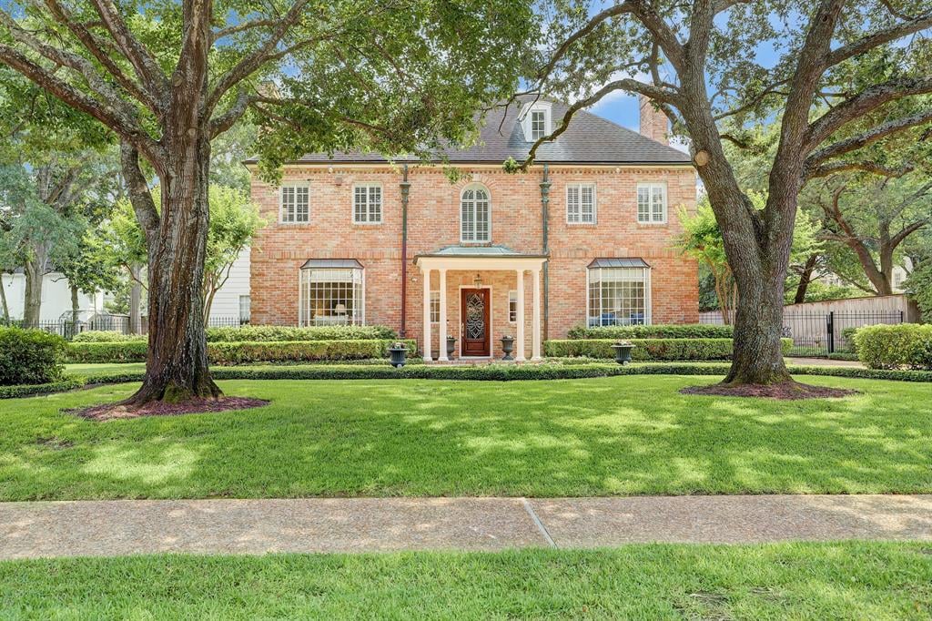 2133 Inwood Dr