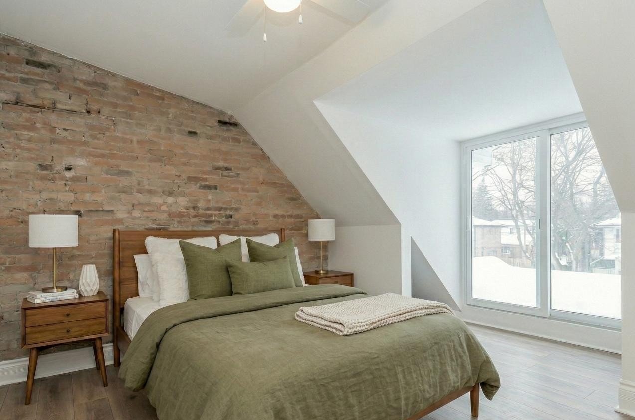 15 Indian Rd Cres #Upper