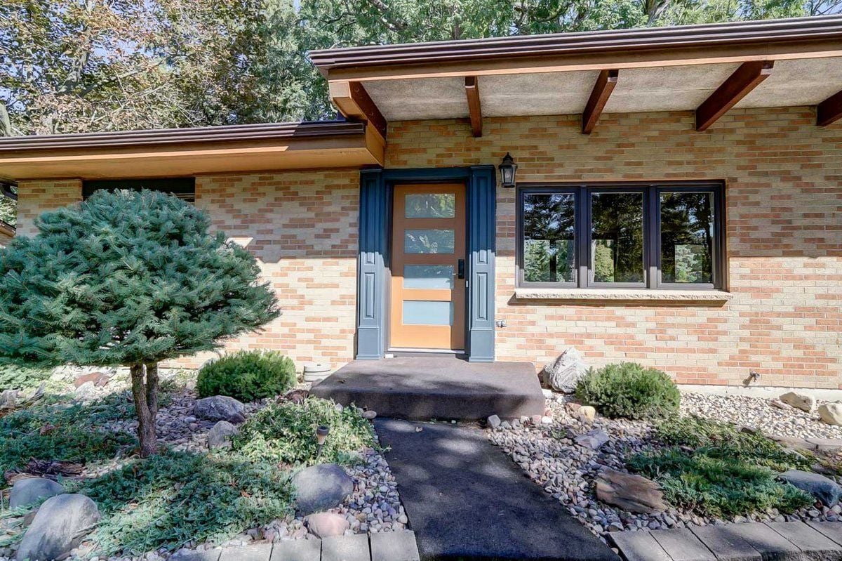 Mid-Century Modern Oasis