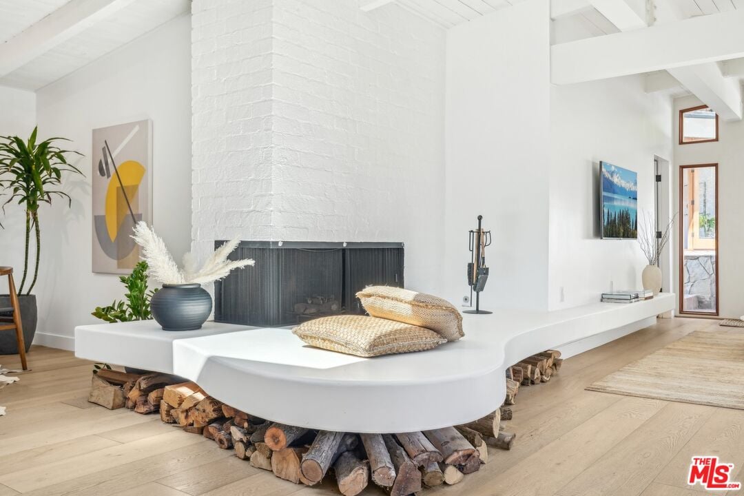 Sunset Crest Dr, 90046