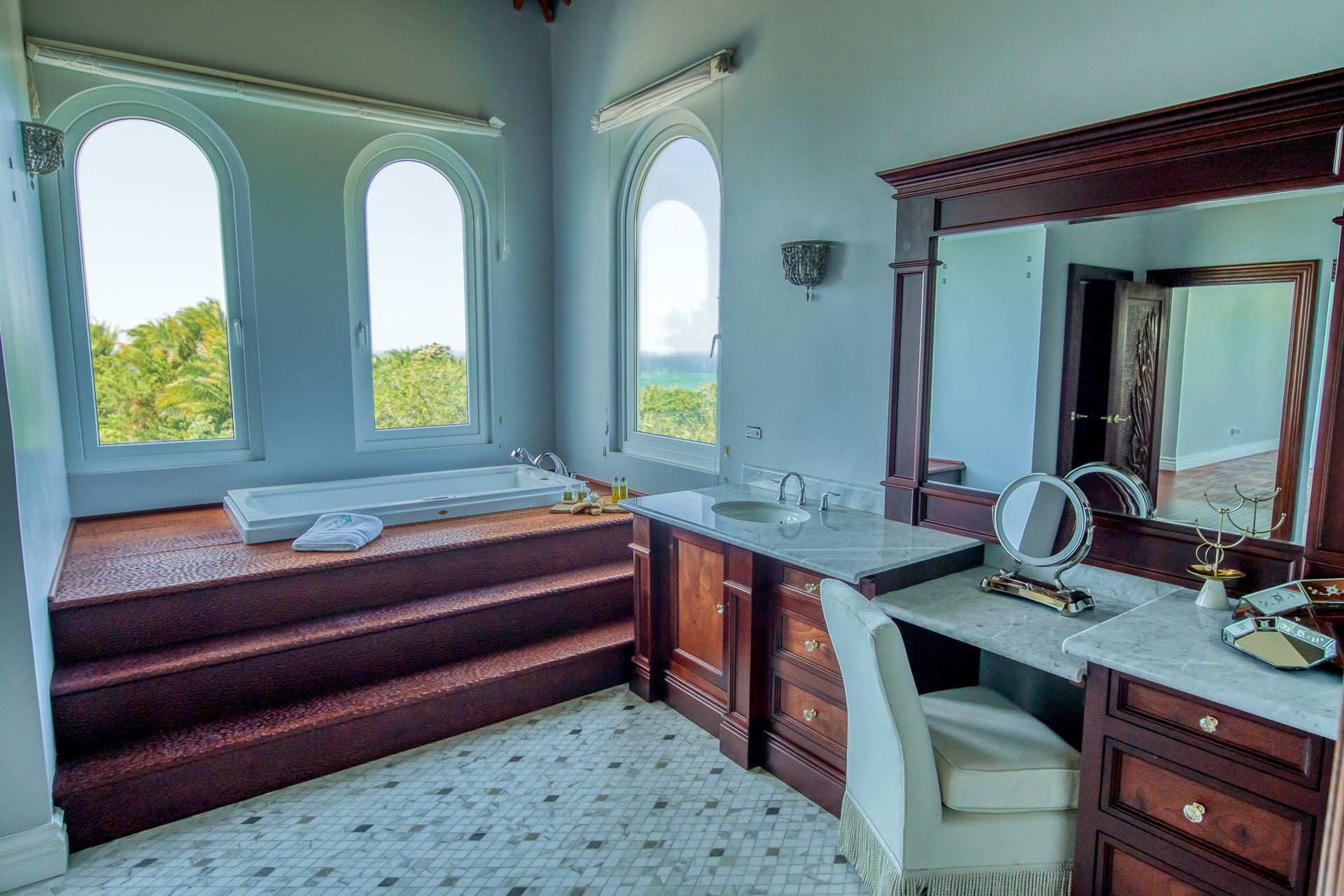 Little Farm By the Sea - Roatan Island
