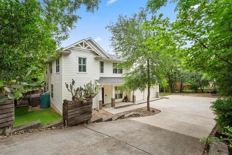 18 N Peak Rd