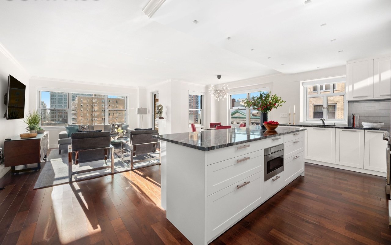 20 E 9th St #11D