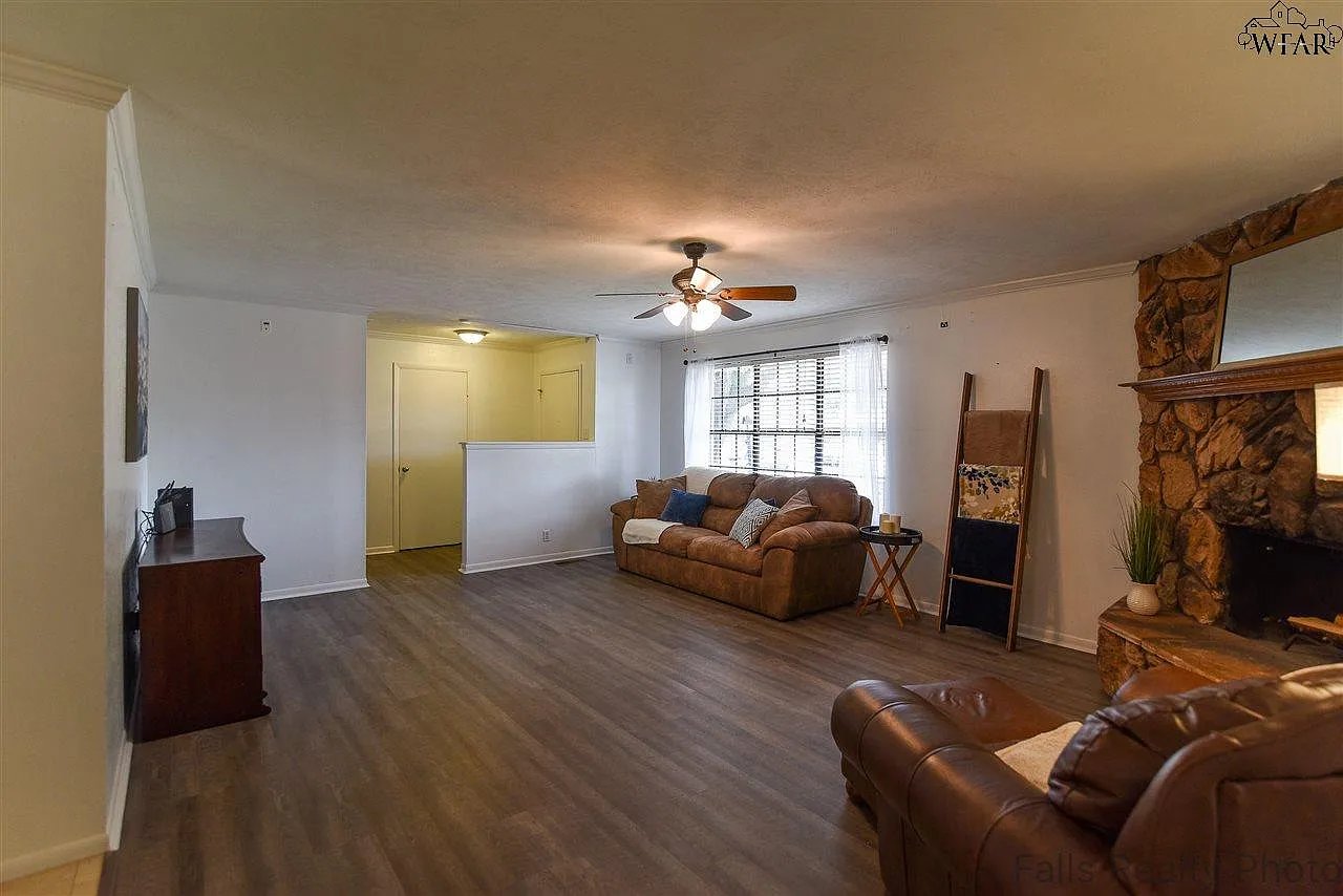 4653 Brookdale Dr