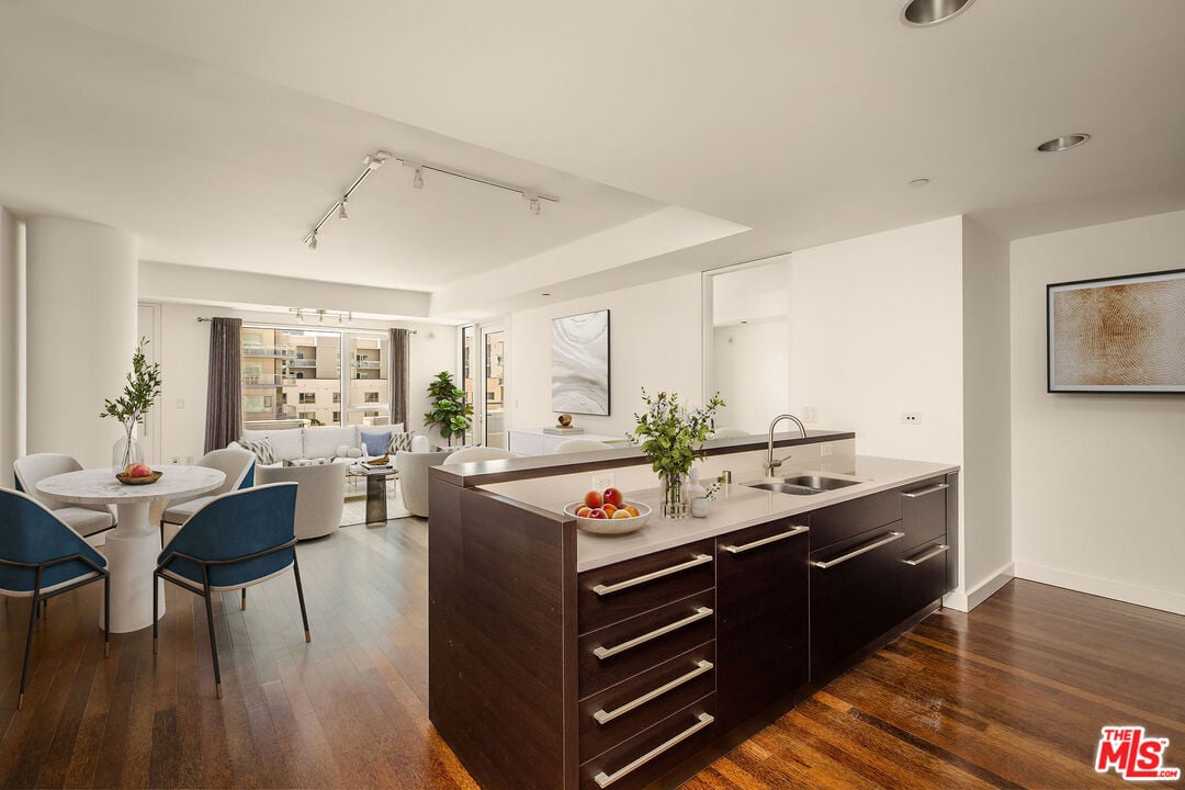 6250 Hollywood Blvd, #10J