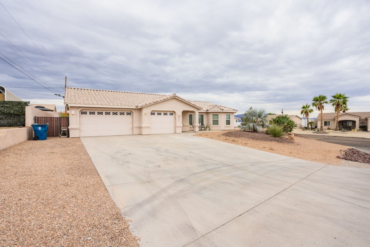 2870 Canyon Oak Dr