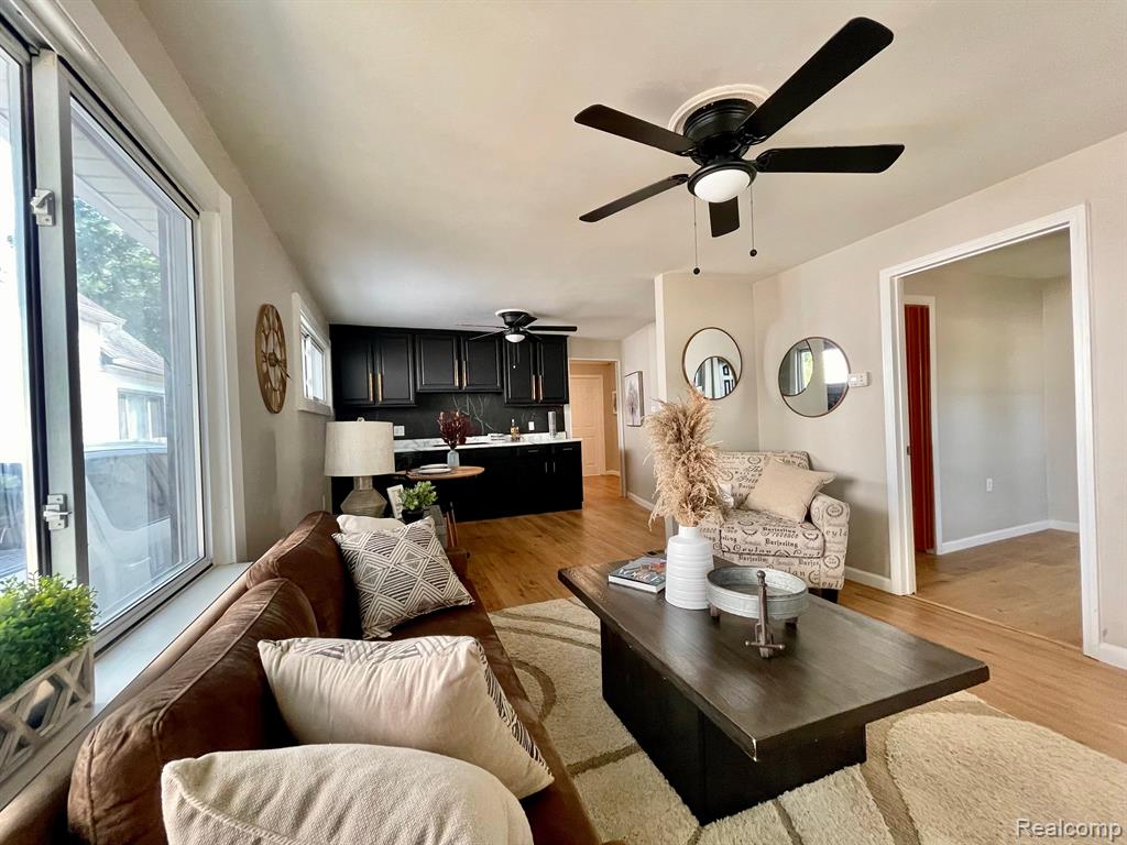 1228 E JARVIS Avenue, Hazel Park 48030