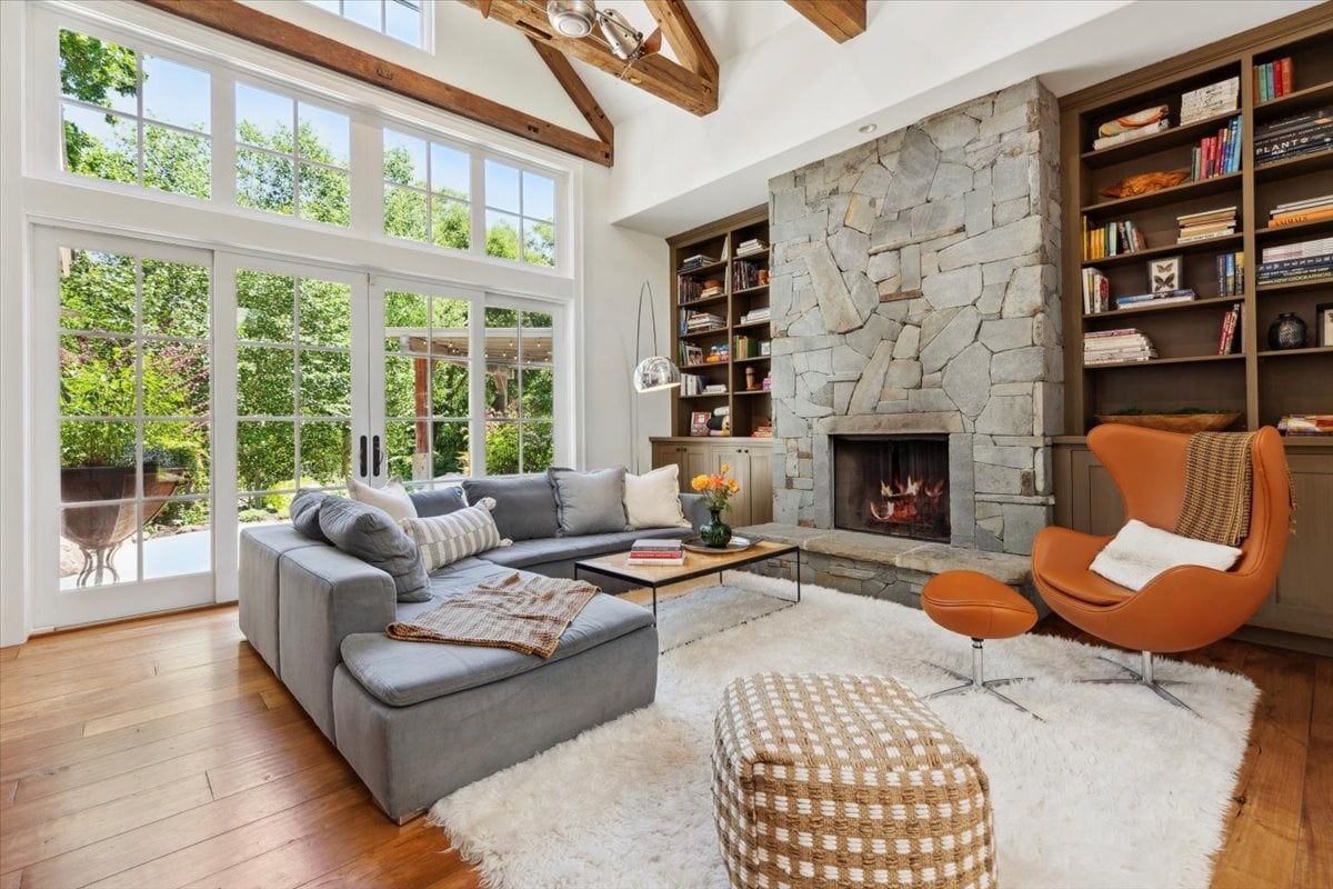 15 Cascade Ln