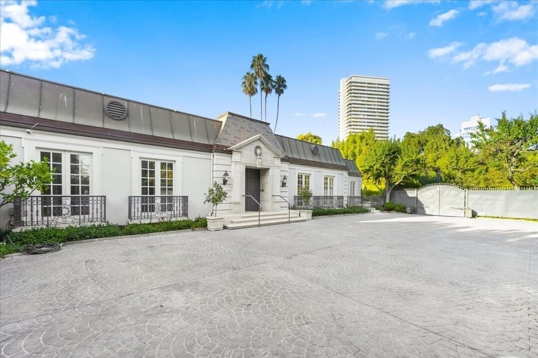 Northstar Manor, N Alta Dr, 90210