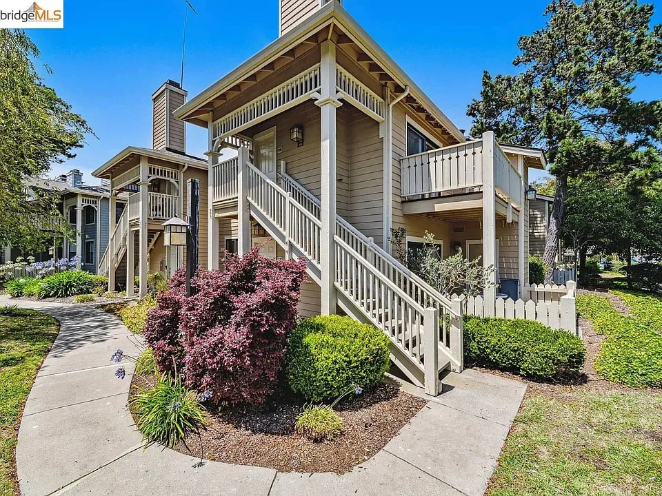 118 Lakeshore Ct