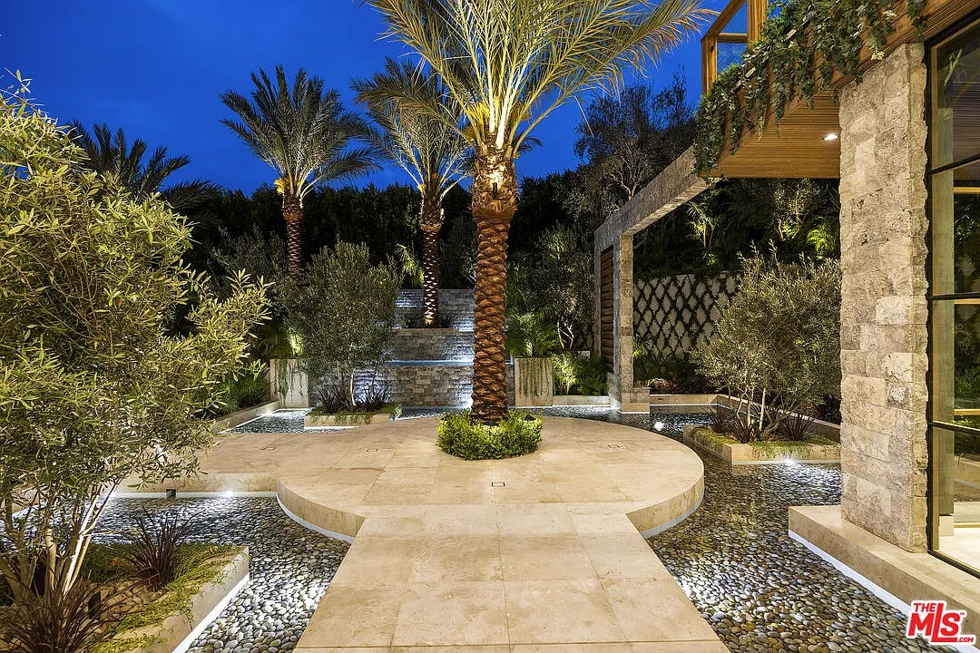 1360 Laurel Way