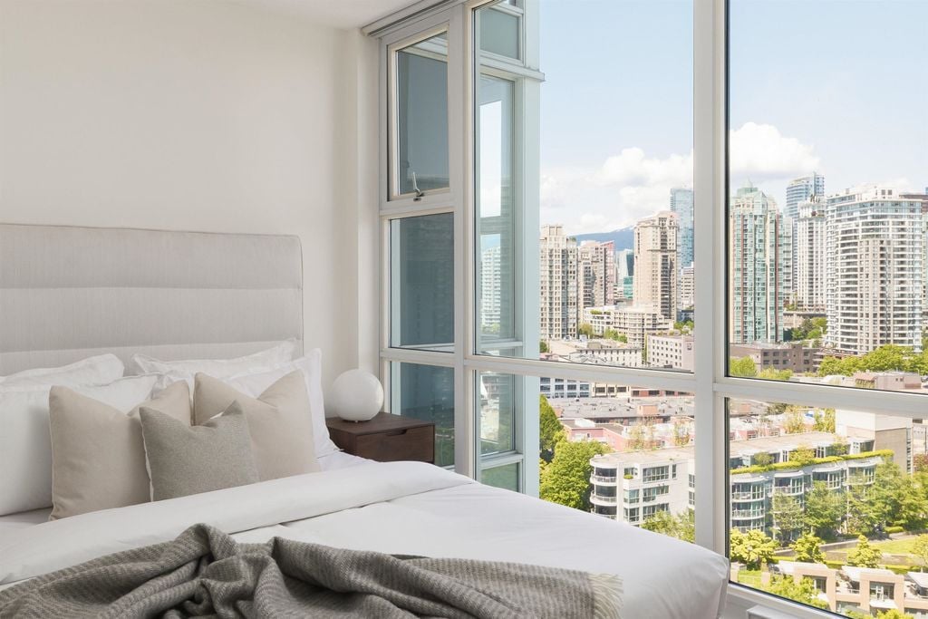 1077 Marinaside Cres, #2106
