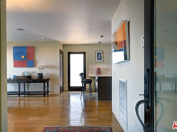 2158 Sunset Plaza Dr