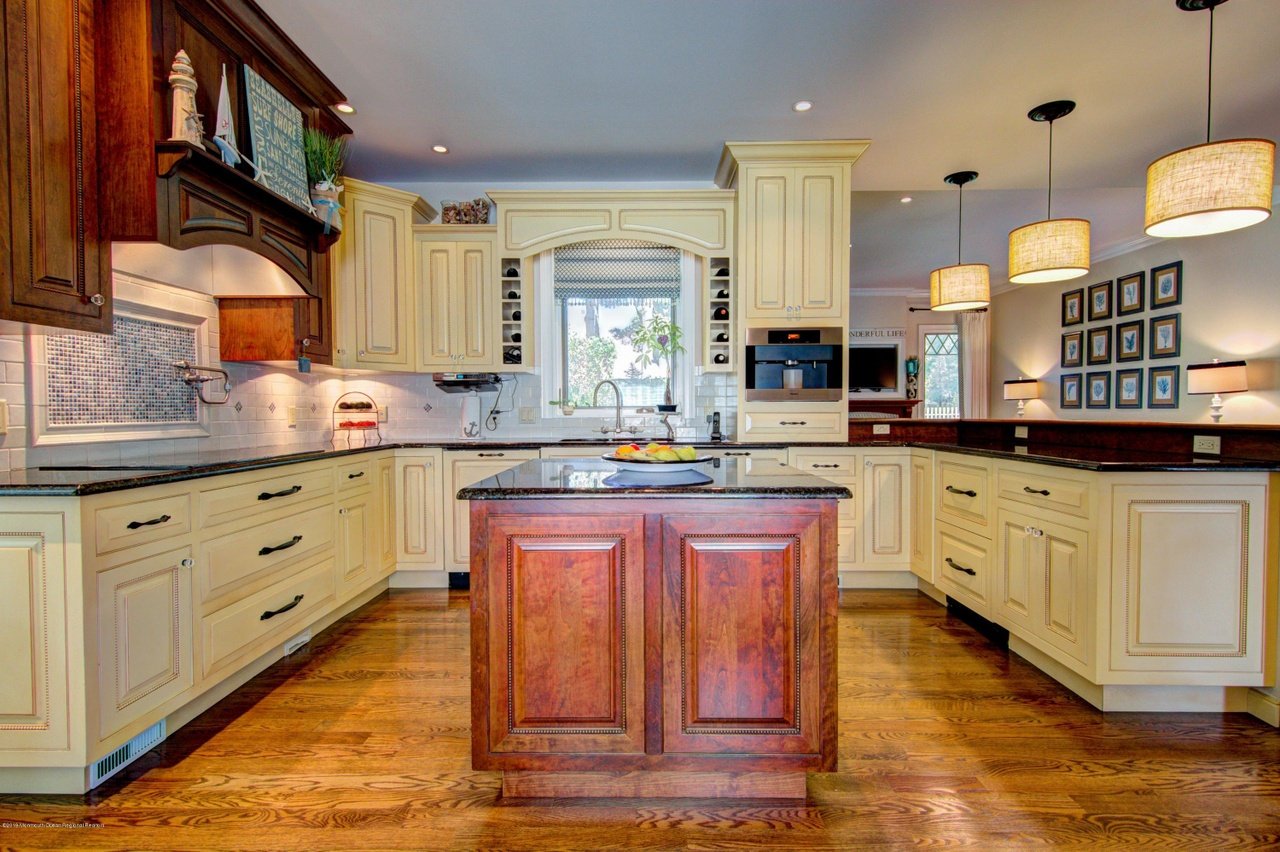 30 Spruce Dr