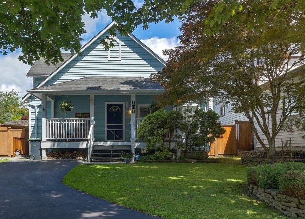 807 Porteau Pl